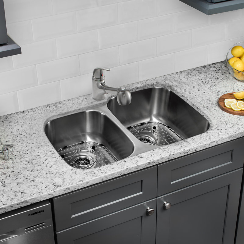Évier de cuisine à double cuve avec robinet encastrable l 32 po x l 21 po, Robinet d'allure simple