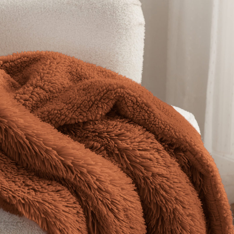 Couvertures en fausse fourrure Cozy Winter Collection, L 108 po x L 90 po, Orange brûlé