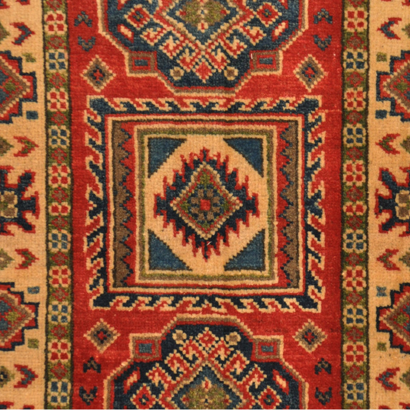 Tapis de zone en laine 2 pi x 3 po one-of-kind à la main noué la kazak Vero
