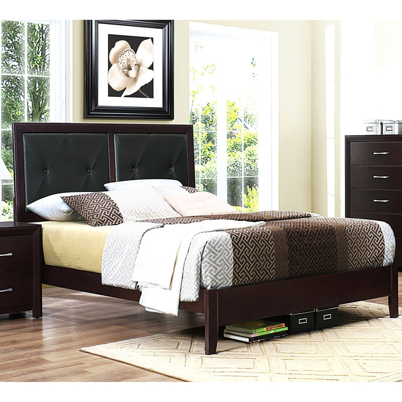 Grand lit pour chambre à coucher, finition, tête de lit en simili cuir à boutons, revêtement avec capitonnage à boutons, décoration