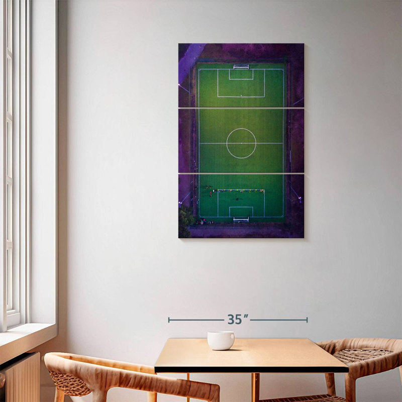 Stade de soccer Sireci vu d'en haut, H 57 po x l 36 po