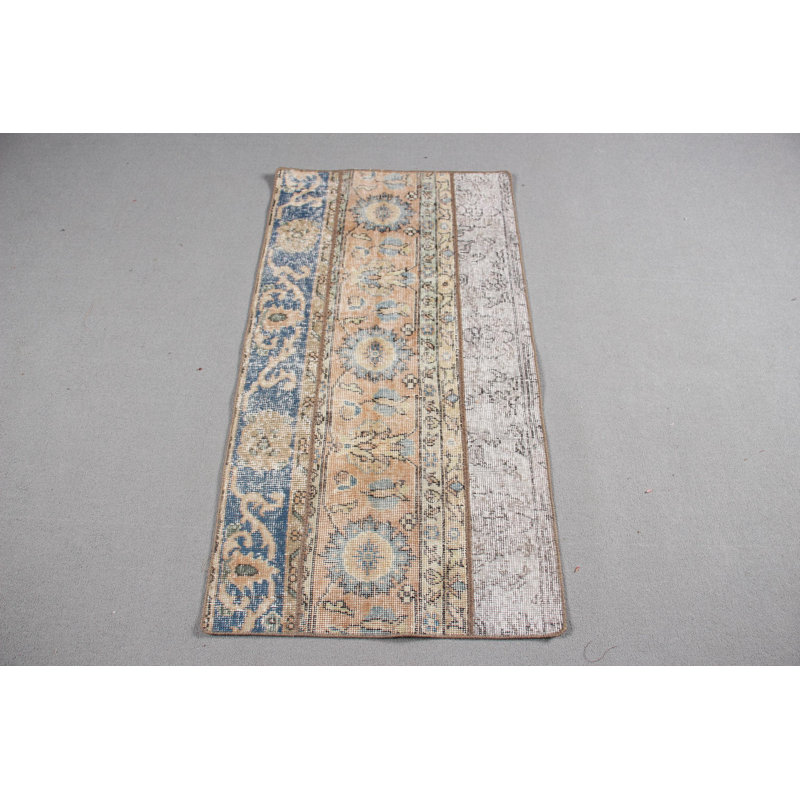 Tapis antique en patchwork turc antique avec finition douce et détails bleus, idéal pour les petits espaces