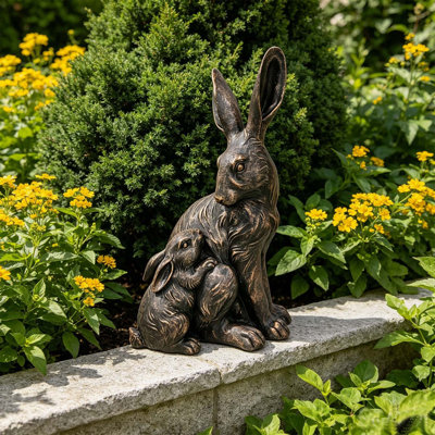 Statue de jardin 21 '' Mère Hare & Baby Cuddling, sculpture rétro de la faune pour décoration extérieure et charme naturel