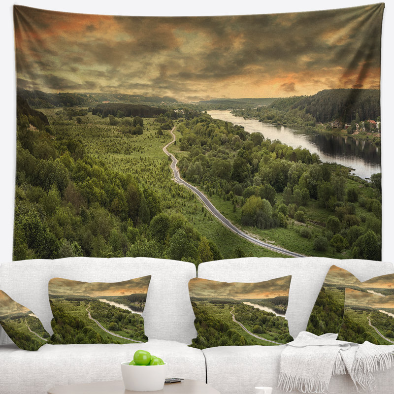 Paysage routier le long du nemunas vert tapisserie, H 32 po x l 39 po