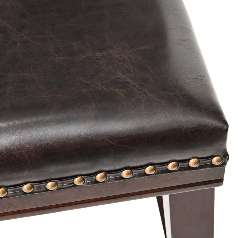 Tabouret brun en cuir brun, soutenu par un bois d'hévéa stable, rehaussé d'une fabrication robuste