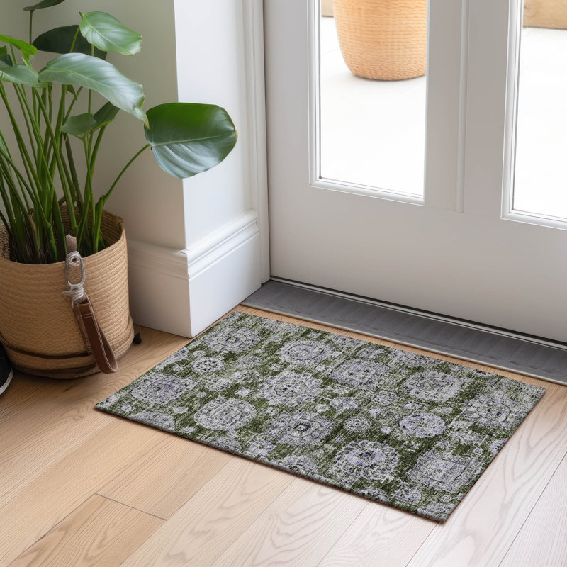 Tapis intérieur / extérieur en polyester tissé à la machine Heffington gris / vert, Rectangle 1 pi 8 po x 2 pi 6 po