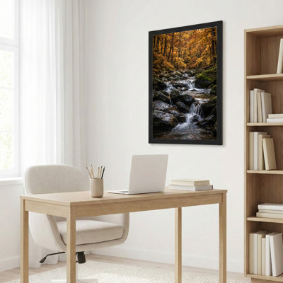 Toile noire encadrée en bois noir pour salon, chambre à coucher, bureau ou vestibule - décoration murale décorative avec ruisseau d'automne