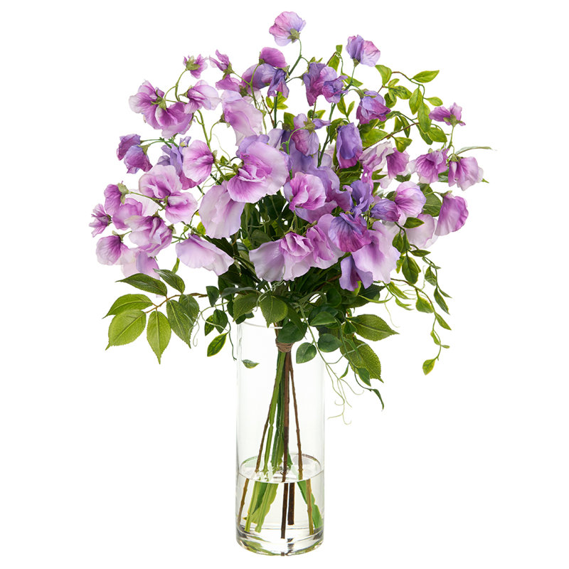 Arrangement de pois sucrés dans un vase en verre vert lavande