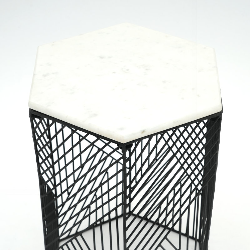 Ensemble de 2 tables d'appoint sophistiquées à plateau hexagonal en marbre, parfaites pour les intérieurs modernes et minimalistes