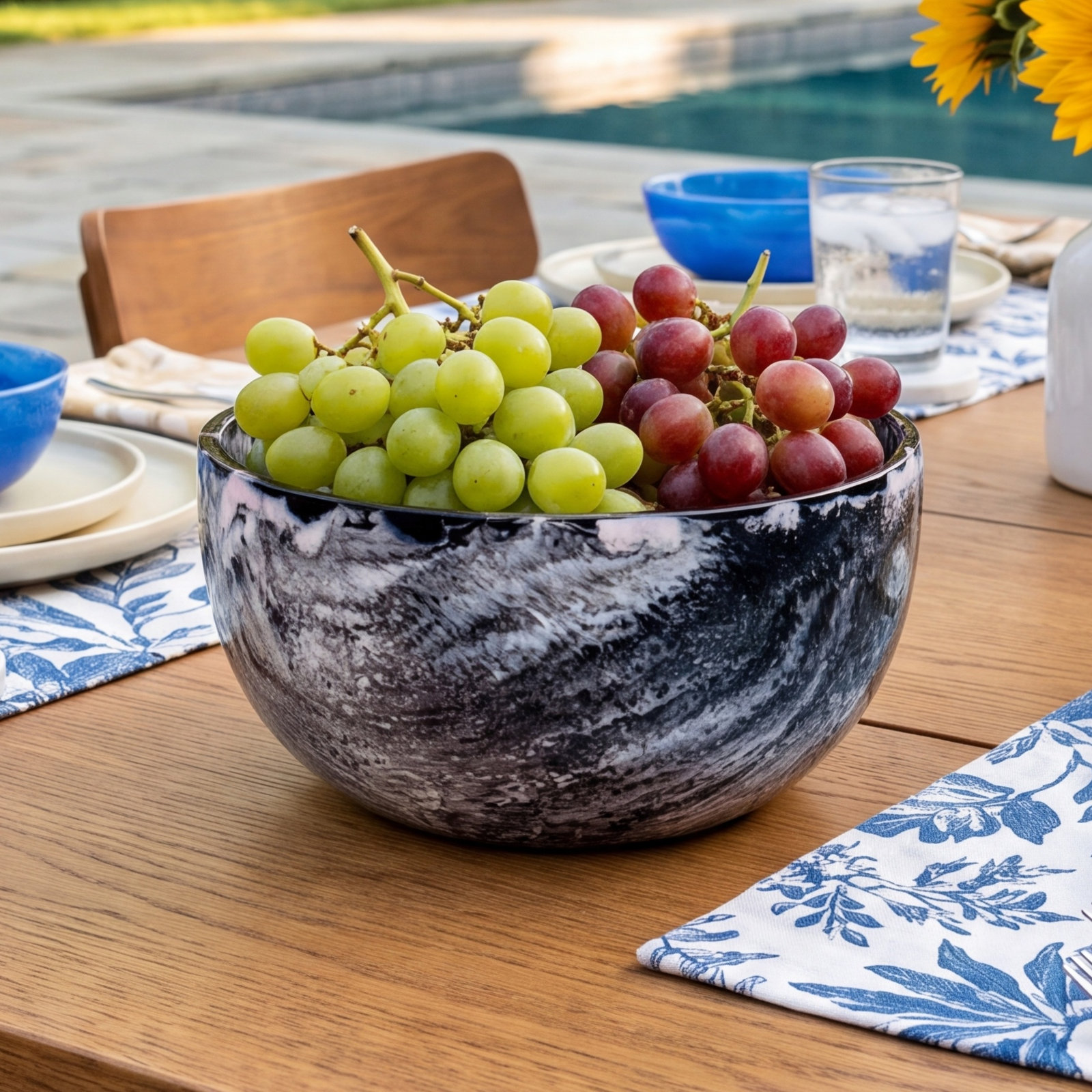 Lucente Resin Snack Bowl, Black/White