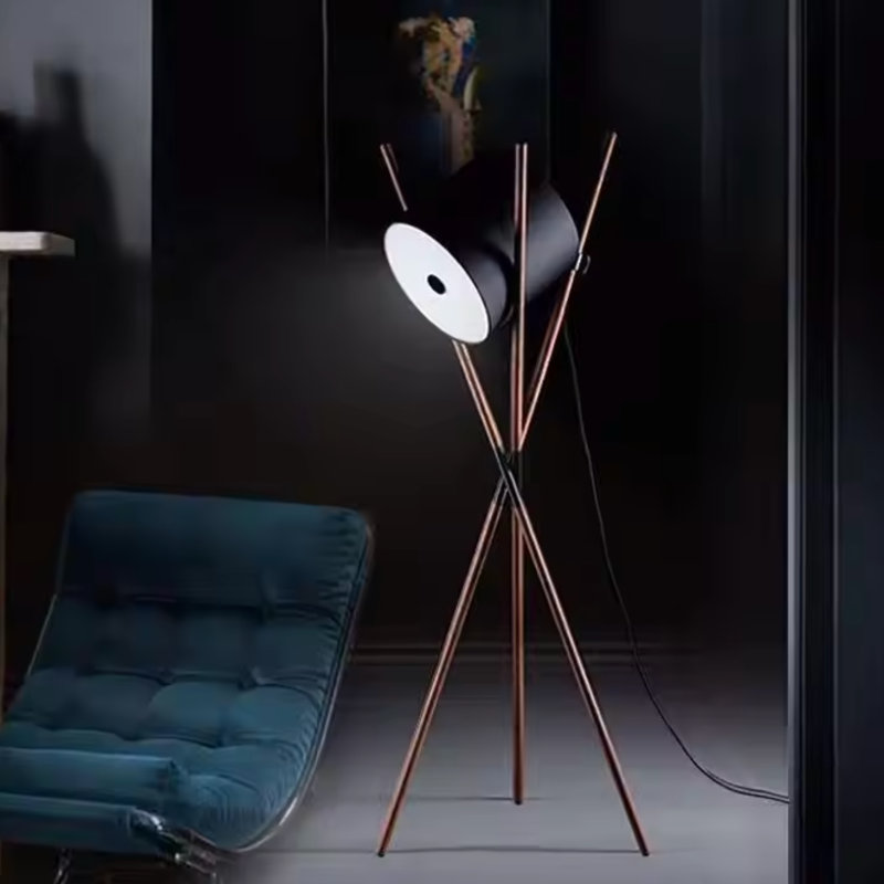 Lampe trépied en bois massif 68 po Amex, Noir