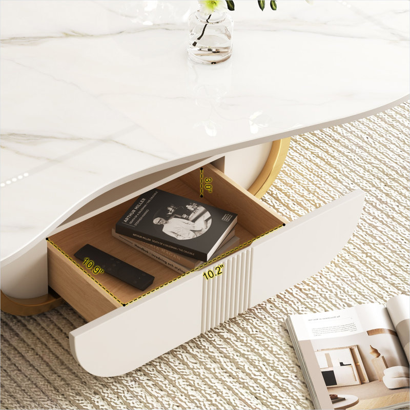 Table basse ovale de couleur blanche pour une pièce maîtresse de salon moderne et chaleureuse avec une élégance sculpturale inspirée des papillons