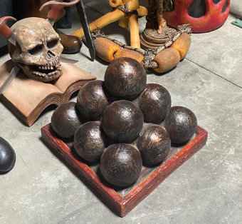 Statue grandeur nature Trenell Cannon Balls