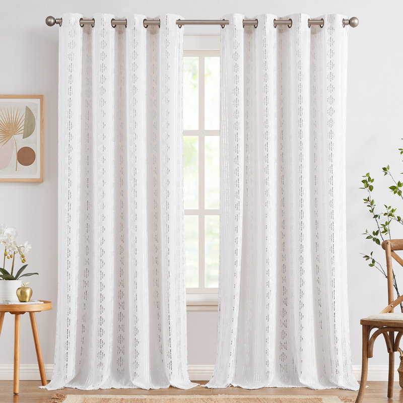 Paire de rideaux semi-transparents avec passe-tringle Amadas, L 52 po x L 96 po, Argenté / blanc