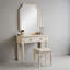 Élégante coiffeuse blanche avec miroir octogonal et tabouret moelleux
