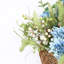 Arrangement floral de baies artificielles de printemps et d'été avec panier pour décoration murale de porte d'entrée