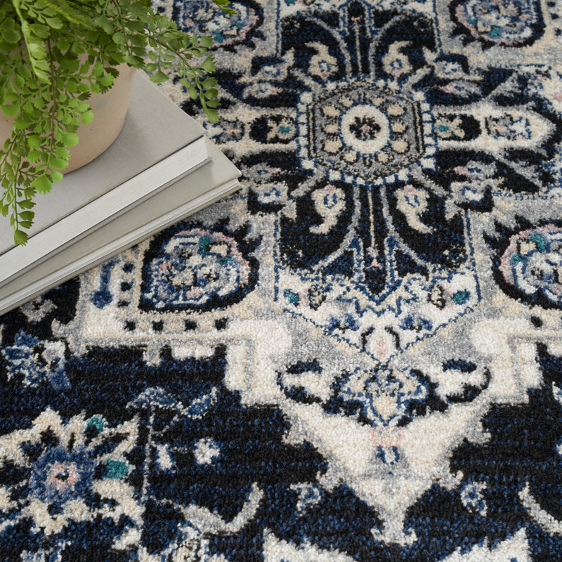 Tapis persan noir ivoire Passion, Rectangle 5 pi 3 po x 7 pi 3 po