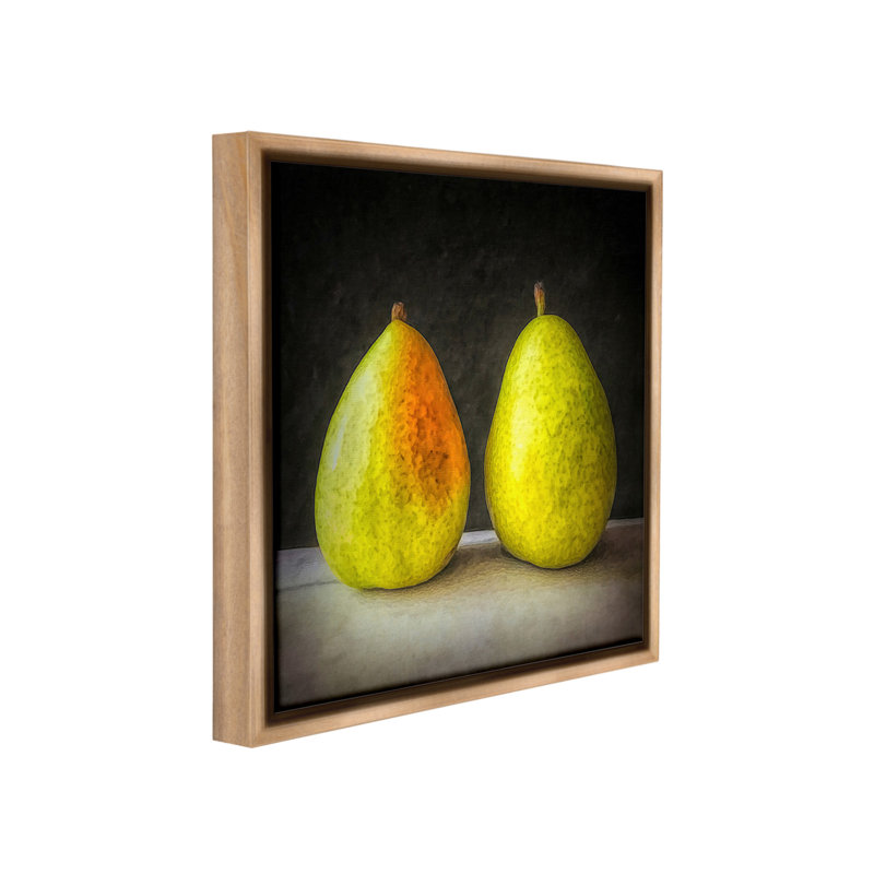 «Pear Duo Still Life» sur, H 25 po x l 25 po, Cadre flottant orme Montalcino