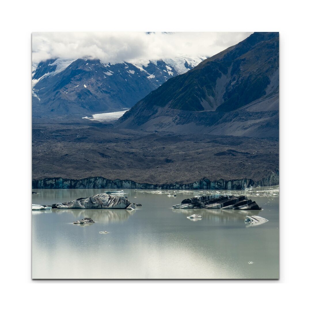 Leinwandbild Gletschersee mit schwimmenden Eisbergen – Neuseeland