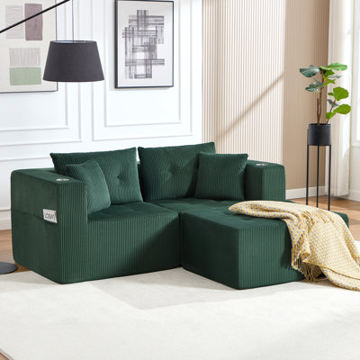 Causeuse contemporaine en velours côtelé avec mousse durable à haute densité, deux coussins décoratifs, porte-gobelets intégrés et repose-pieds séparé