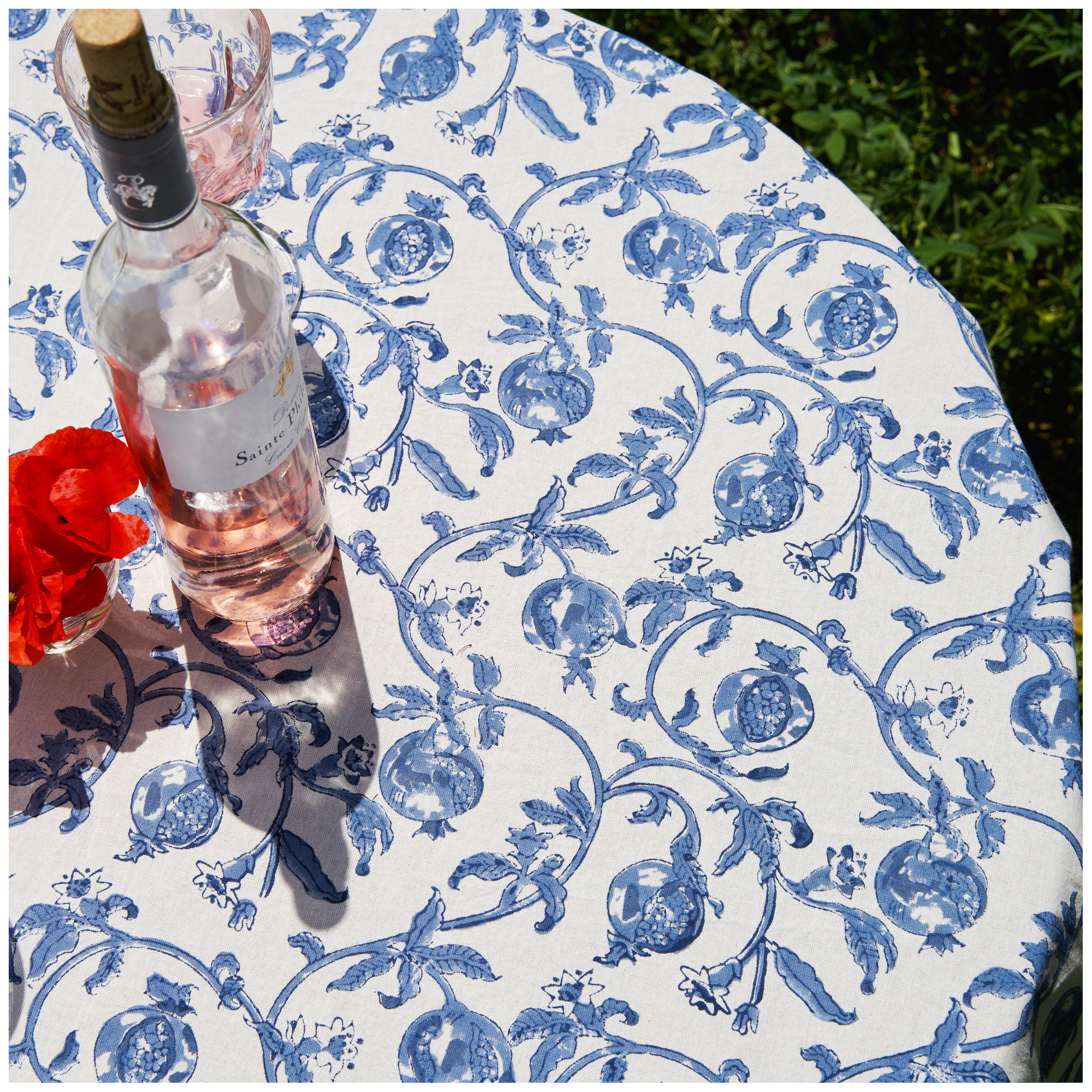 Bryah Floral Tablecloth, 70" Round, Blue
