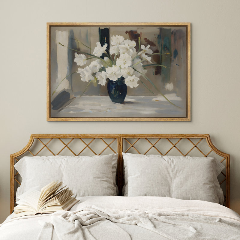Fleurs blanches dans le vase, impression sur toile encadrée, H 16 po x l 24 po, Naturel