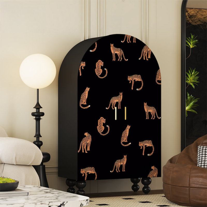 Armoire arquée avec tablettes et portes