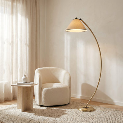 Lampe sur pied Solana en osier avec tablette à plusieurs niveaux
