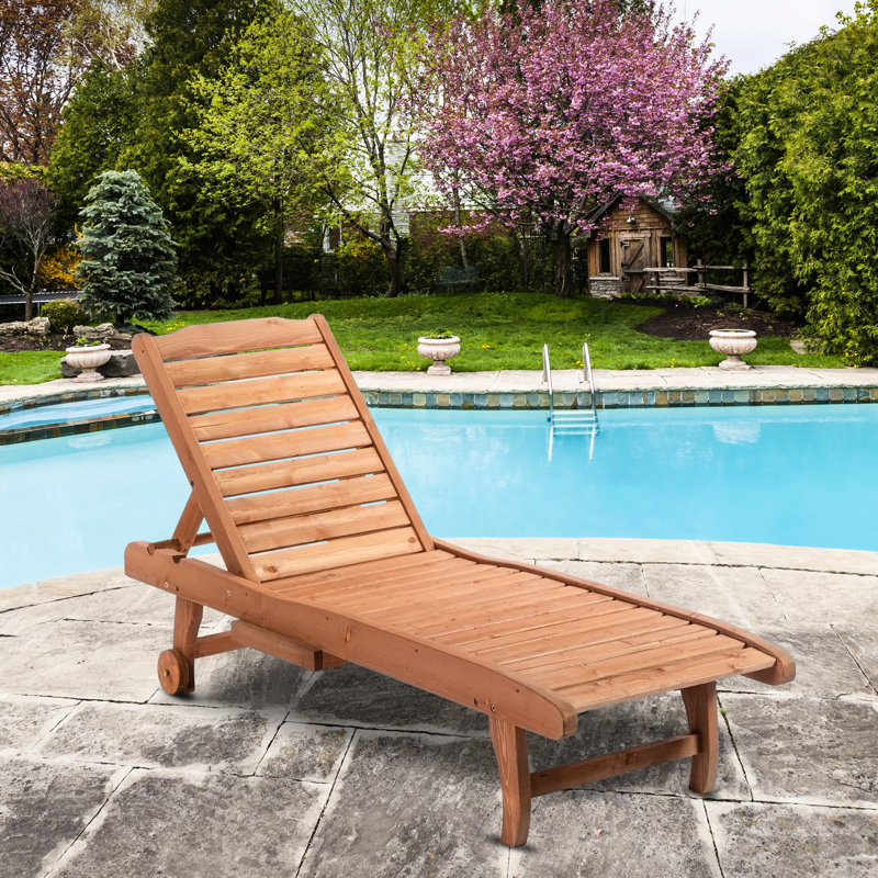 Chaise longue pour l'extérieur avec table intégrée et roulettes pour les bains de soleil, roues inclinables en bois rouge