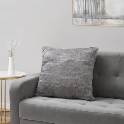 Coussin décoratif en fausse fourrure 20 po x 20 po Clooney