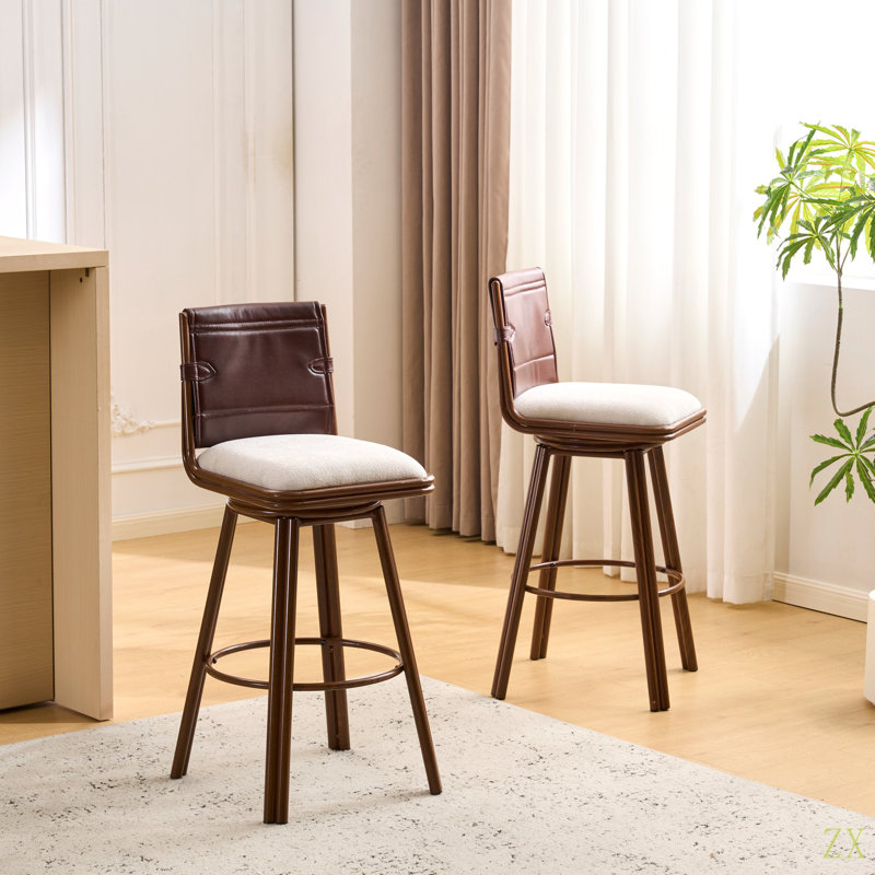 Tabouret de bar industriel rembourré avec structure en métal et dossier en similicuir Lennox