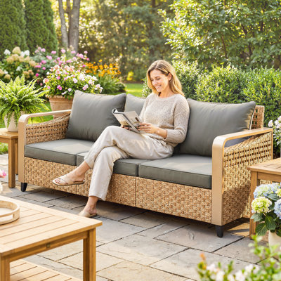 Canapé d'extérieur avec assise large et profonde, canapé d'extérieur en osier 3 places avec larges accoudoirs en métal, canapé d'extérieur avec coussins pour porche, jardin, cour arrière, beige
