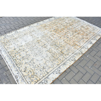Handwoven Turkish Rug With Traditional Design Perfect For Enhancing The Aesthetic Appeal Of Your Living Room Or Bedroom