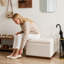 Pouf de rangement carré capitonné de 67 cm avec couvercle relevable et base en bois massif-1170786280-1170786283
