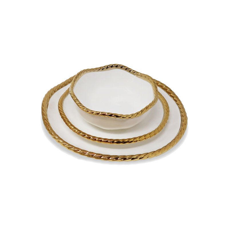 Ensemble de 4 assiettes à salade en porcelaine nouvelle avec bordures dorées, H 1 po x l 8 po x P 8 po