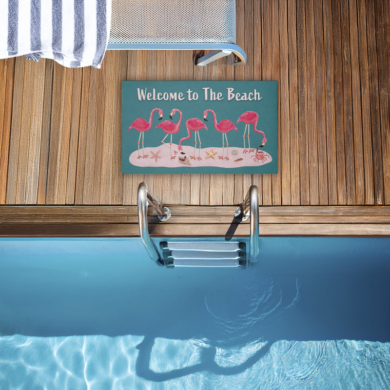 Tapis de porte d'extérieur imprimé Flamingo Beach Greetings, par Darlene Seale, 18 po x 30 po