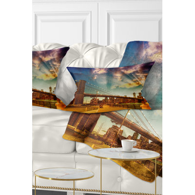 Coussin lombaire Cityscape Relaxing in Brooklyn Bridge Park