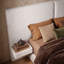 Tête de lit rembourrée en tissu avec 2 tables de chevet et pied de lit en bois massif