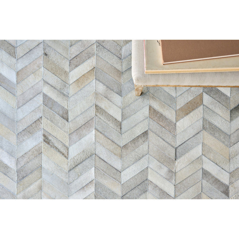 Natural Hide Cowhide Chevron Area Rug, Rectangle 8' x 11'