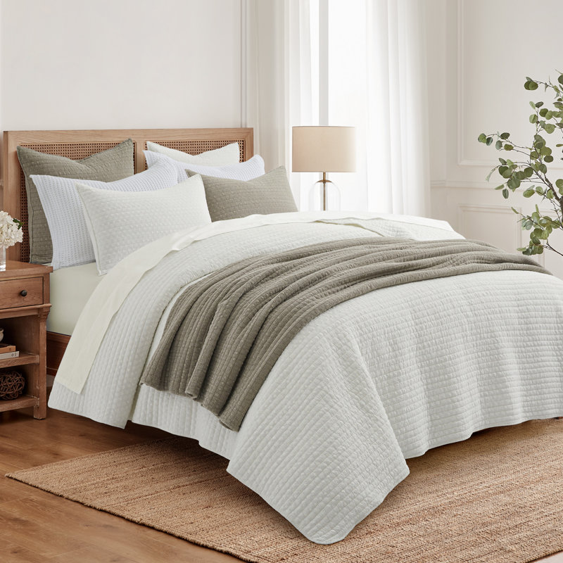 Eyelet Taupe Quilt Set, Full / Double Quilt + 2 Standard Shams