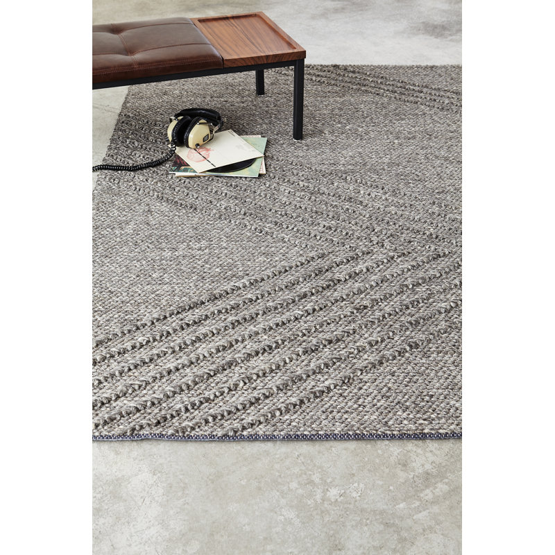Avro Wool Area Rug in Lilac, Rectangle 5' x 8'