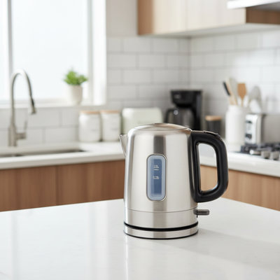 Bouilloire électrique en acier inoxydable noir et argent, capacité de 1,1 pte + haute puissance de 1500 watts, ébullition rapide, arrêt automatique, sans BPA, convient pour préparer du thé / café, distributeur d'eau sécuritaire.