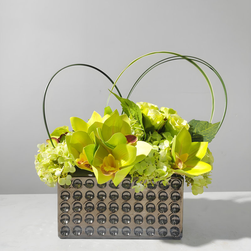 Ornements de fleurs simulées