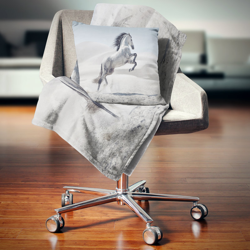 Cheval blanc au galop - coussin imprimé animal, 16 po x 1 po, Coussin décoratif