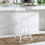 Tabouret de comptoir Pratt avec structure en bois massif-787013237