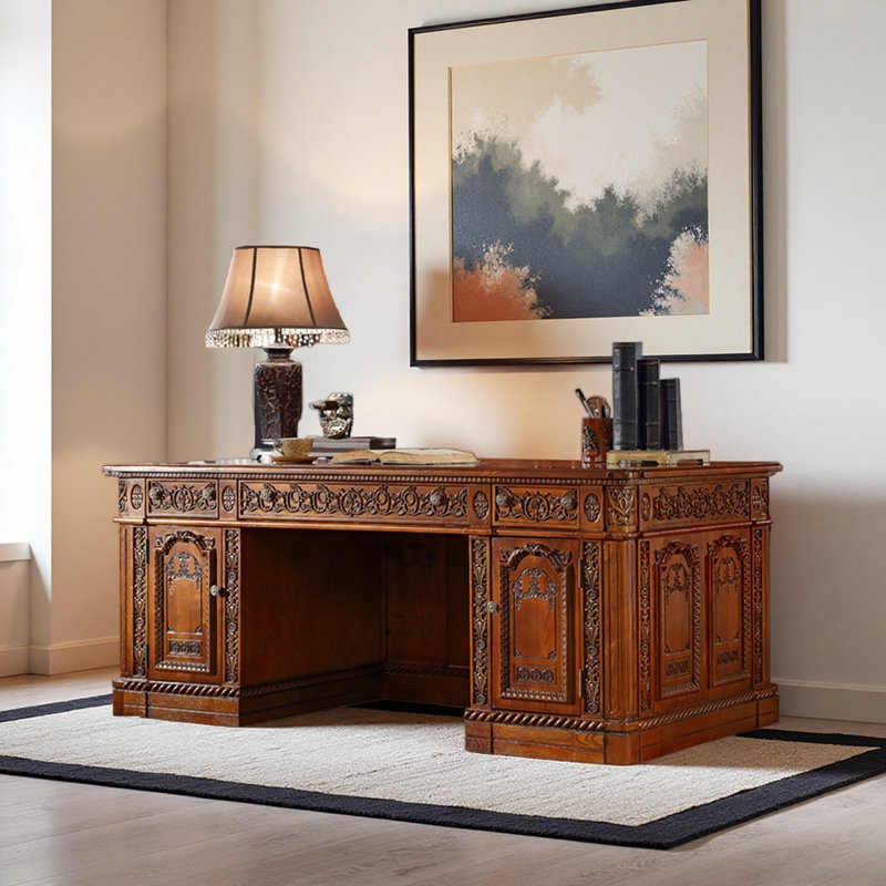 Bureau sculpté de style américain