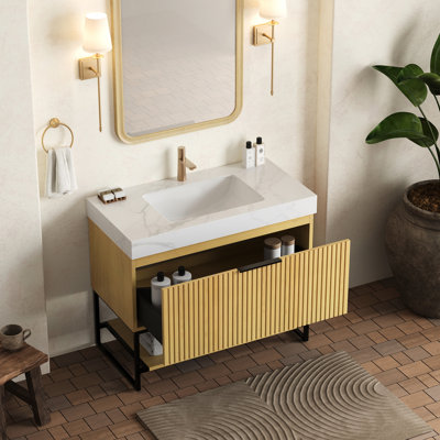 Meuble-lavabo 36 po avec comptoir en pierre frittée blanche, vasque en céramique encastrée, tiroir rayé en contreplaqué et tablette ouverte, comptoir autoportant en grain de chêne, lavabo, tablette d'armoire, naturel