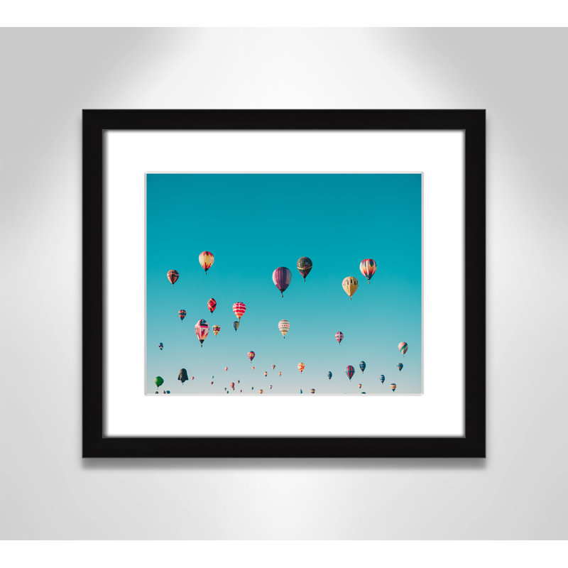 Estampe « Sky Symphony » d'Ian Dooley, Blanc, H 13 po x l 15 po x P 1,25 po, Cadre noir