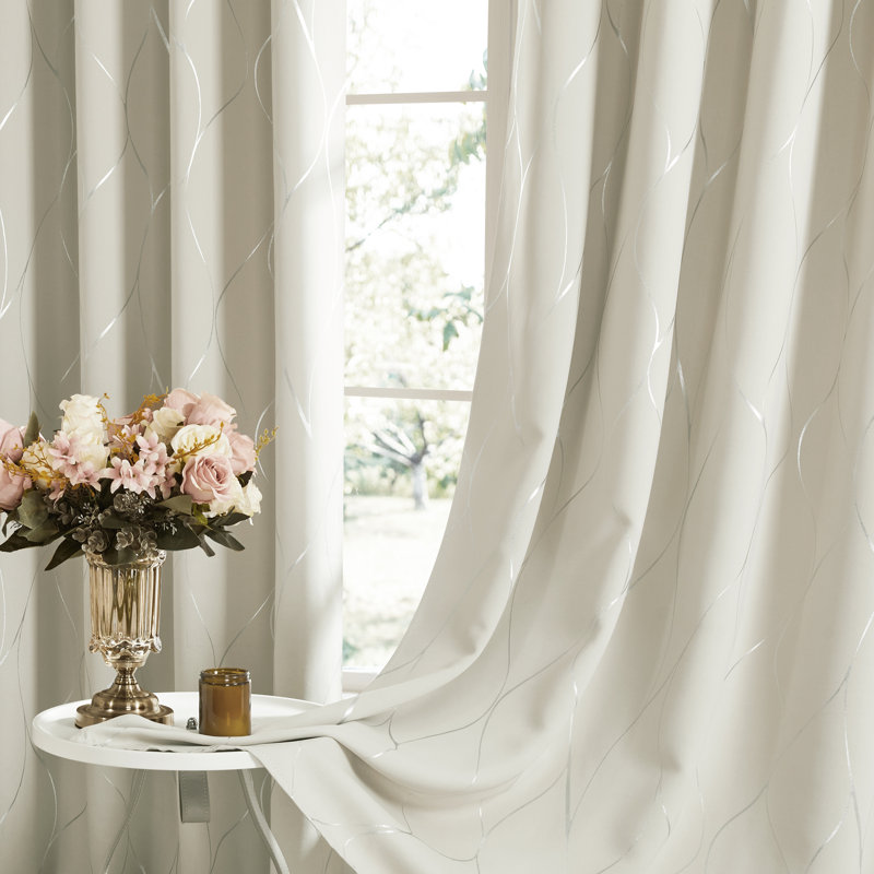 Panneaux de rideaux obscurcissants et isolants en polyester Kellda , L 42 po x L 63 po, Beige clair