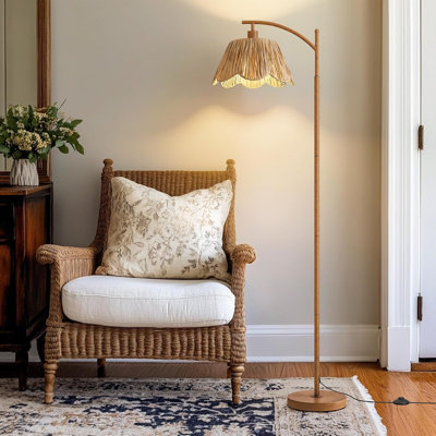 Lampe sur pied en rotin pour chambre, lampadaire bohème avec interrupteur au pied, lampadaire de style campagnard pour salon avec abat-jour tissé à la main, base et pied en métal couleur noyer